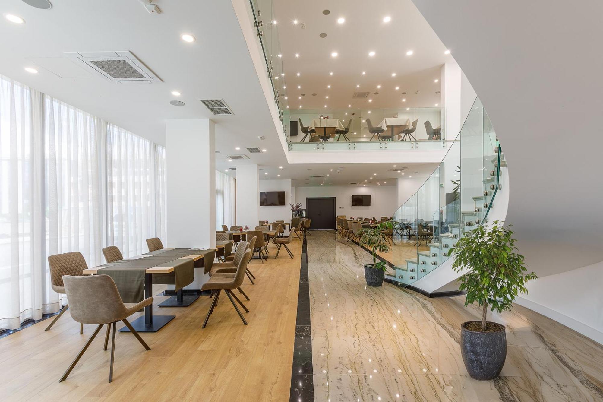 Blue Star Luxury Hotel — Photos 1